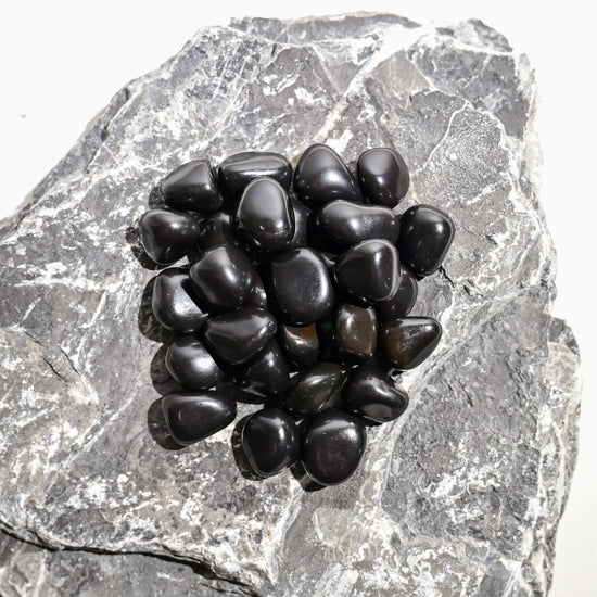 Black-Agate-Tumbed-Stone-Maison-Etherique-Dubai-2 - Maison Éthérique
