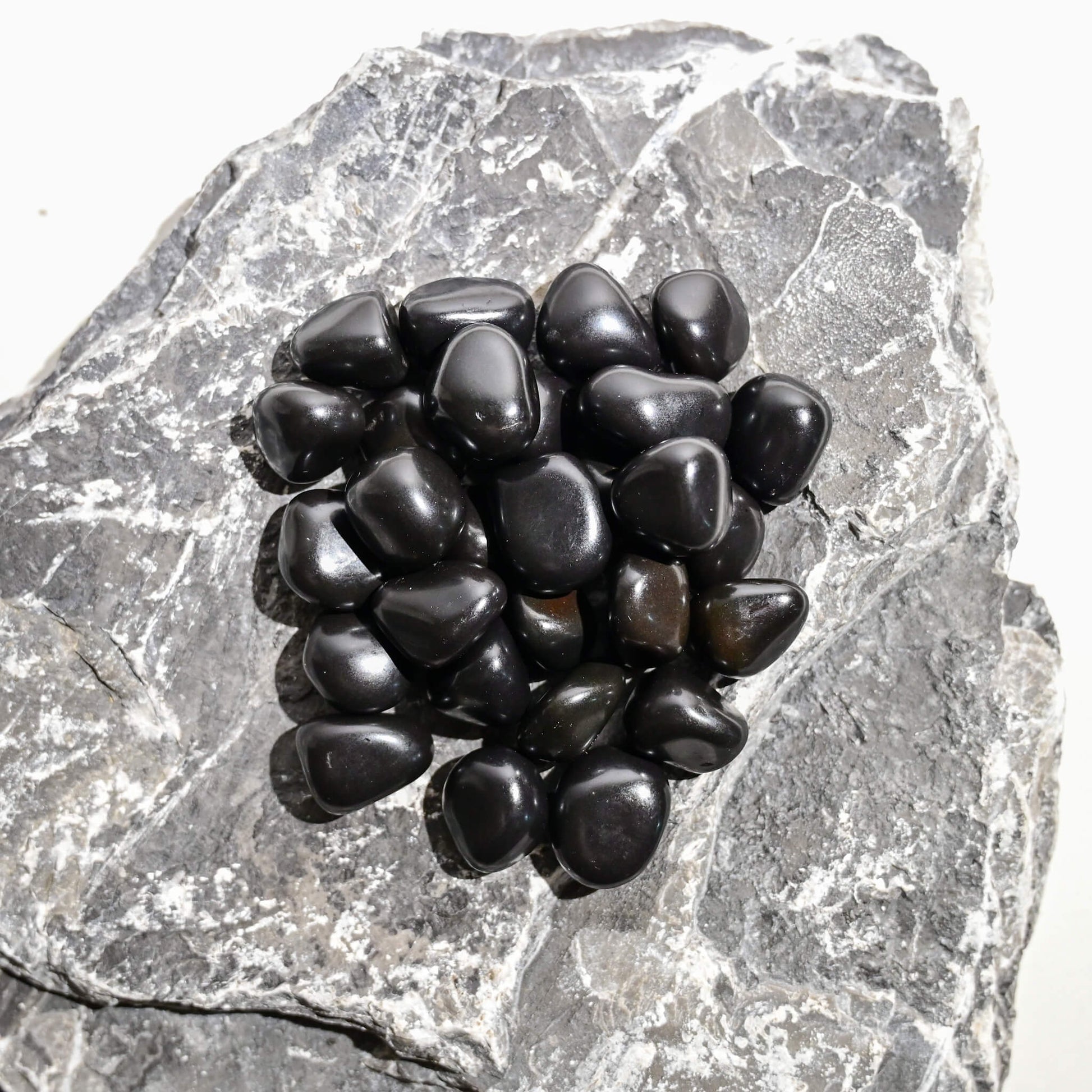 Black-Agate-Tumbed-Stone-Maison-Etherique-Dubai-2 - Maison Éthérique