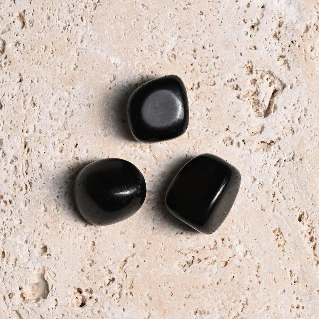 Black-Agate-Tumbled-Stone-Maison-Etherique-Dubai-3 - Maison Éthérique