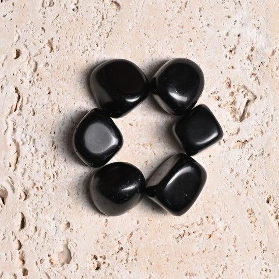 Black-Agate-Tumbled-Stone-Maison-Etherique-Dubai-6 - Maison Éthérique