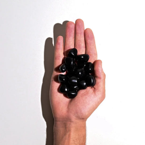 Black-Agate-Tumbled-Stone-Maison-Etherique-Dubai - Maison Éthérique