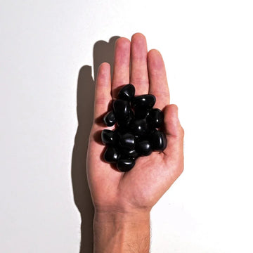Black-Agate-Tumbled-Stone-Maison-Etherique-Dubai - Maison Éthérique