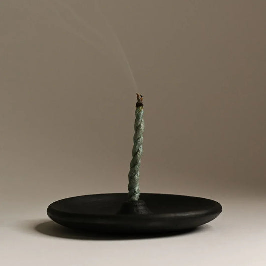 Burning_Devdar_rope_incense - Maison Éthérique