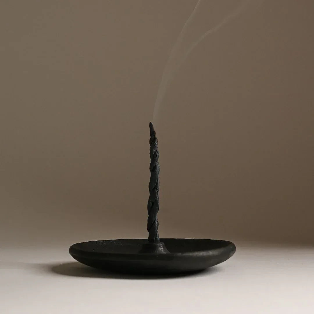 Burning_of_Na_Swa_incense - Maison Éthérique
