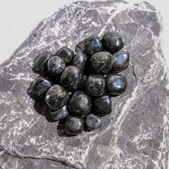 Larvikite-Tumbled-Stones-Maison-Etherique-Dubai-4 - Maison Éthérique