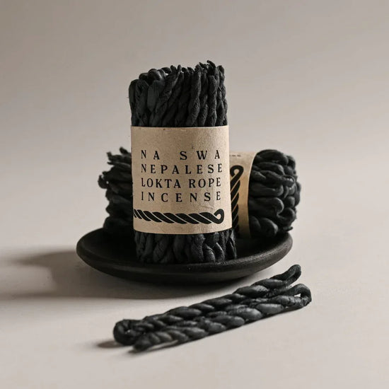 Na_Swa_bundle_rope_incense - Maison Éthérique