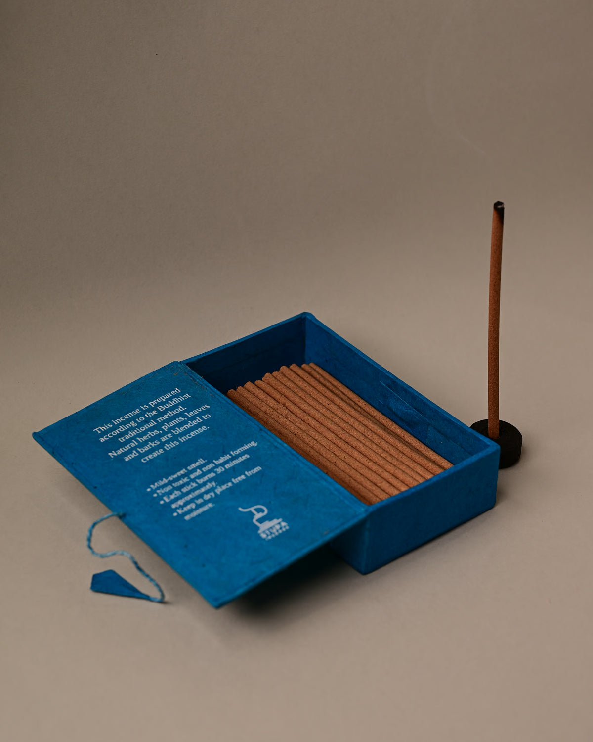SandalwoodShrineStupaIncenseSticks_89e550c2-e5bf-4b34-9078-e064100d3319