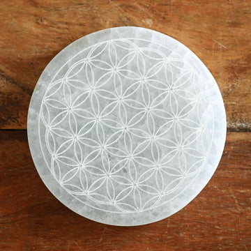 Selenite-Grid-Plate-10cm-Flower-Of-Life-Round-Maison-Etherique-Dubai - Maison Éthérique