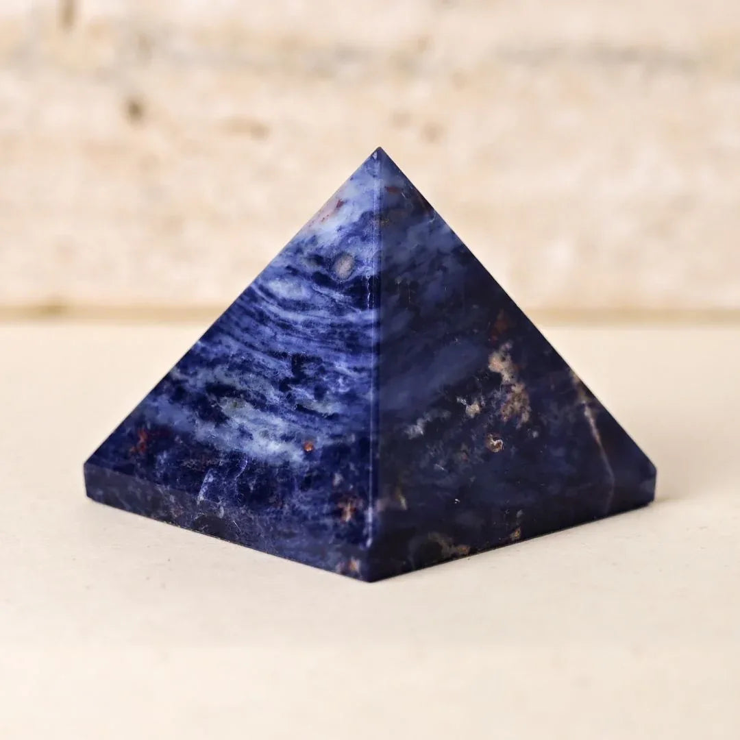 Sodalite-Pyramid-Maison-Etherique_cb1861c5-6fad-44b7-af81-6750509152cd - Maison Éthérique